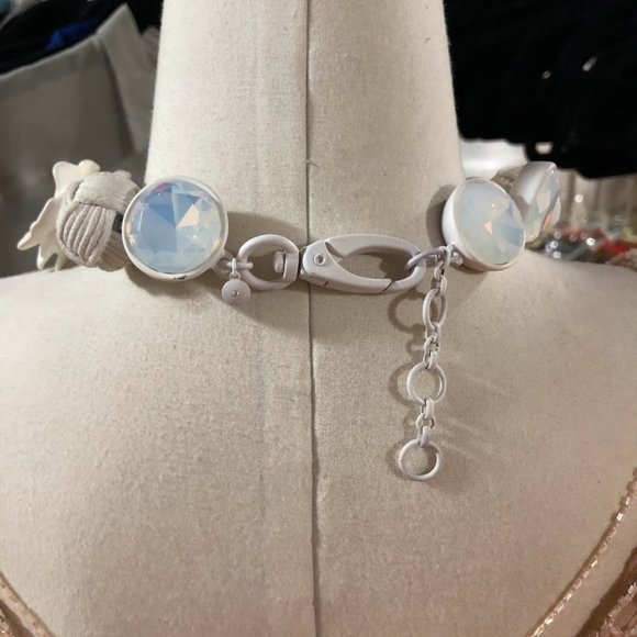 RARE SIGNED J CREW STATEMENT LG WHITE BRULEE RUBBER FLOWER CRYSTAL NECKLACE - Picture 5 of 9